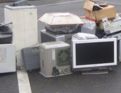 地震のごみ集積場にブラウン管テレビ　熊本市長「便乗ゴミはダメ」