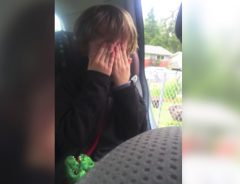 息子を学校へ迎えに行ったら、突然車内で号泣！涙の理由に、心うたれる