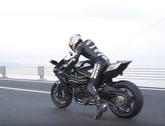 改造なし！　時速４００ｋｍで爆走、Kawasaki Ninja H2Rが世界最速記録
