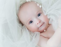 結婚式の最中、泣きだした赤ちゃん　花嫁はその場で授乳を始め…