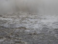 これはビビる！　台風の豪雨の後、ダムの放水がすごい迫力！