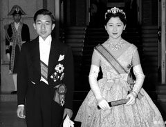 いつ見ても穏やかな両陛下の歴史　ご成婚から現在までの微笑ましいお写真【７枚】