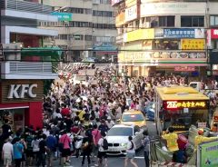 台北が騒然！ あるモノのせいで街中を人が駆け巡るパニックに
