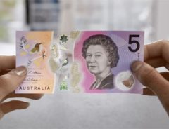 スケスケすぎるんですけど…オーストラリアの新５ドル札が最新技術満載！