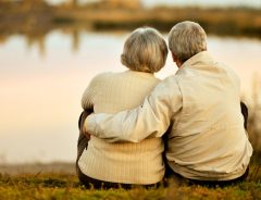 認知症の妻を介護する８８歳の夫　「正直つらい。それでも一緒にいたい」