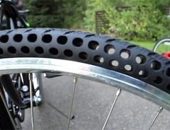 空気入れすら不要！『絶対パンクしない自転車タイヤ』が開発され、自転車ユーザー歓喜