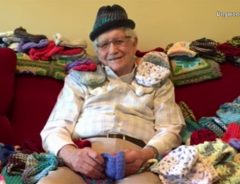 ８６歳にして『編み物』に初挑戦した老人　その結果、ぬくもりの連鎖が生まれる