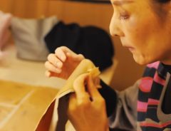 日本人ならではの繊細な作業　金沢の金箔作りの紹介映像「手技」