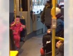 バスの中で大きな声で歌い始めた女の子　運転手さんの対応は、とっても優しかった！
