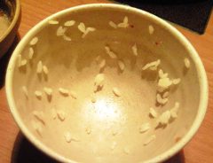 あなたは気になる？　米粒が茶碗に残った写真から『米騒動』が勃発