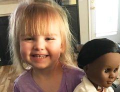 ２歳の女の子が肌の黒い人形を買ったら、店員が人種差別！娘が返した言葉は