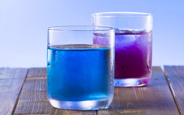 青くする液体が人気上昇中 ドリンクや食べ物にたらすだけ Grape グレイプ