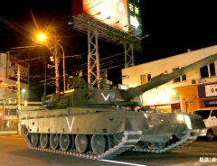 CGではなく、現実です　北海道の街中を、自衛隊の戦車が走行！