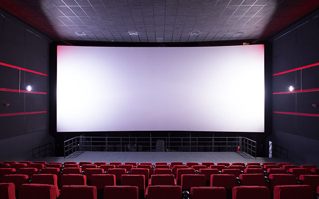 映画館の巨大な スクリーン 裏側がどうなってるか知ってた Grape グレイプ