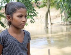 住む家を失った子どもたち ８歳の女の子が話す『洪水体験』が胸にささる