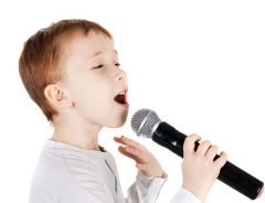 『アナ雪』主題歌を歌う男の子に本家エルサがびっくり「１人だけうますぎない！？」
