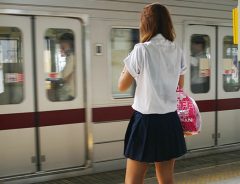 電車の遅延にイラつくサラリーマン　場違いな女子中学生が駅員に告げた『言葉』とは？