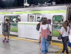 東京の電車は『精神攻撃』がハンパない！一方、大阪は？