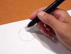 「その手があったか！」ペン１本で綺麗な円を描く方法に驚愕