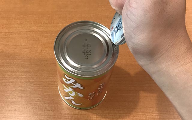 缶切りがない時の代用法 警視庁が勧める 缶詰の開け方 をやってみた Grape グレイプ
