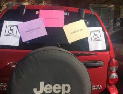 障がい者用駐車場に車を止め、貼り紙をされた女性 真実は？