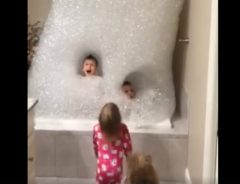 子どもたちのお風呂タイム　ちょっと泡で遊ぶつもりが大変なことに
