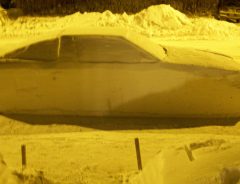 実物大の『車の雪像』を作った男性　除雪をしに来た警察がとった行動は？