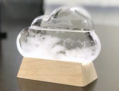 天気や気温で液体内の結晶が刻々と変化　眺めて楽しいインテリア【ストームグラス　クラウド】