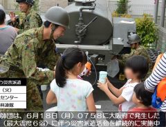 大阪地震で災害派遣を行う自衛隊　夜遅くまで活動する姿に、感謝の声