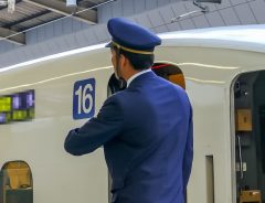 台風の翌日、新幹線に乗ろうとした女性　『颯爽と歩く乗務員』に声をかけたら？