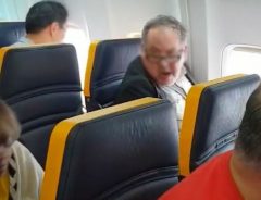「席を移れ」　機内で黒人女性を侮辱した白人男性　乗務員の対応に非難殺到
