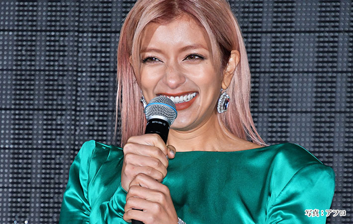 見えてない ローラ セクシー美脚ショットに大反響 Grape グレイプ