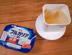 【キャンドゥの人気商品】　１００円の商品で話題の『水切りヨーグルト』を作ると…
