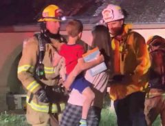 幼い少年の住む家が火事に　消火活動中の消防士が見せた優しさに称賛の声