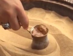 「知らなかった！」「魔法みたい」　トルコ・コーヒーの伝統的な調理法に、驚愕