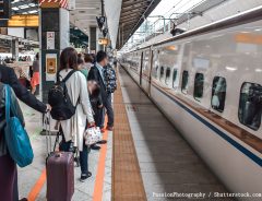 新幹線で１番前の座席を選んだ母親　子どもと乗るなら一番後ろにするべきだった…