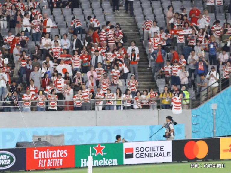 海外から称賛された 日本人のマナー ラグビーw杯の試合後 ゴミ袋を持つと Grape グレイプ