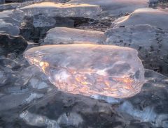 北海道で撮影された『神秘的な氷』に思わず息をのむ【全３枚】