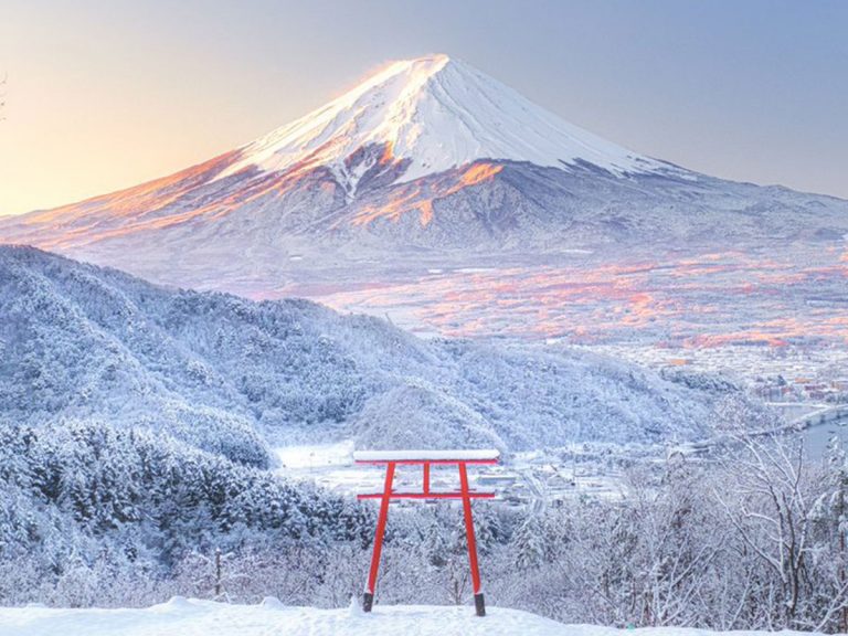 これぞ日本が誇る景色 ５万人の心が奪われた富士山の雪景色 全２枚 Grape グレイプ