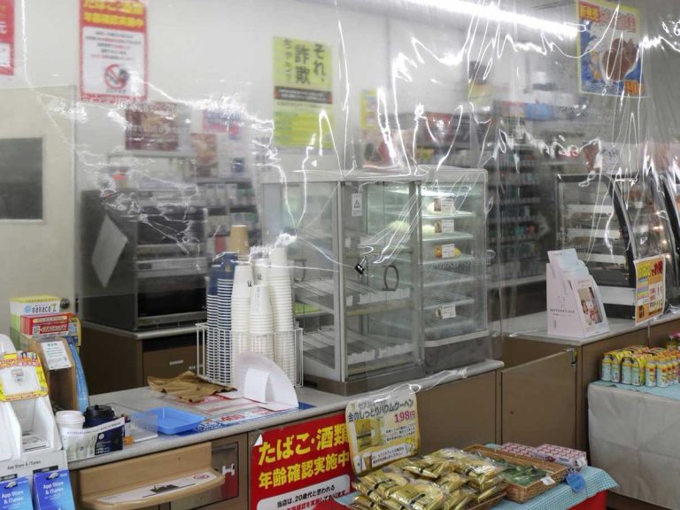 セブンイレブンのレジ周りが 店員を守る シールド の正体に驚き Grape グレイプ