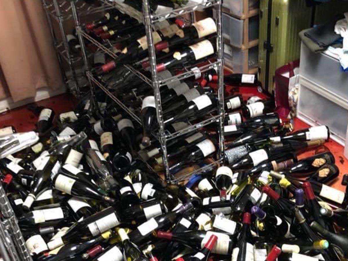 言葉を失う コレクションしていたワインが 棚から落ちた原因は Grape グレイプ