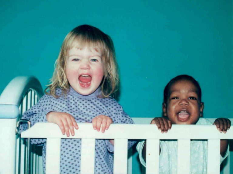 白人の姉と黒人の弟 ２２年前と同じポーズで写真を撮ったら 大反響に Grape グレイプ