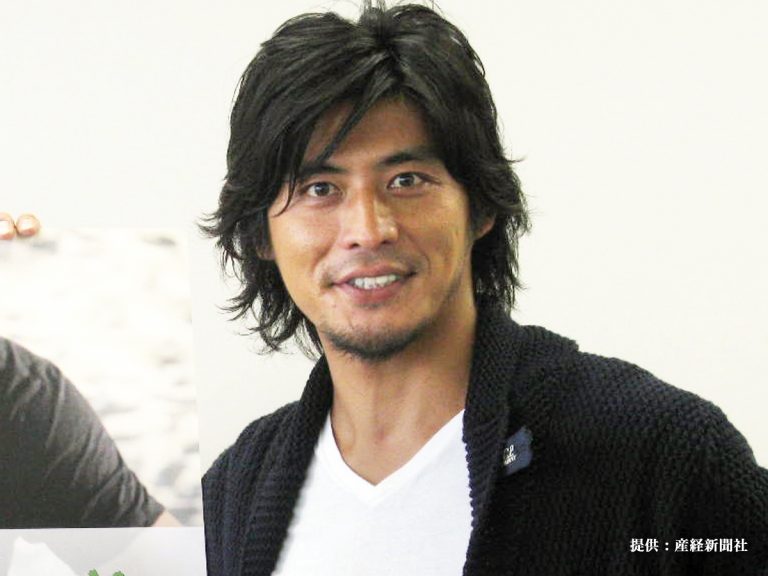 坂口憲二 さわやかスマイルでファンを魅了 たくましい背中に 男を感じる Grape グレイプ