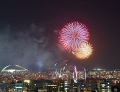 ７月２４日夜８時から全国一斉で花火が上がる！　さらに大阪では翌日も…
