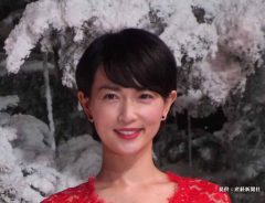 長谷川京子、色気ムンムンなオフショットを公開！　「女でも惚れる…」「胸元にしか目がいかない」