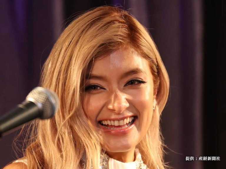 ローラ 体にピタッとしたワンピ姿に さすがすぎる 太ももにも注目集まる Grape グレイプ