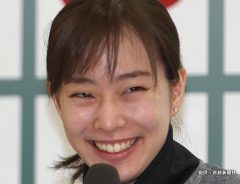 石川佳純のイメチェン姿に「女優かと思った…」　キュートなポーズでファン魅了