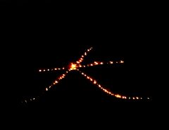 イタズラで勝手に…　深夜に浮かび上がった京都『五山送り火』の『大文字』