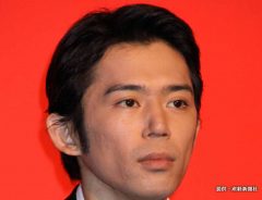 岡田義徳、長男とのツーショットを公開　「メンチ切った表情もかわいい…」