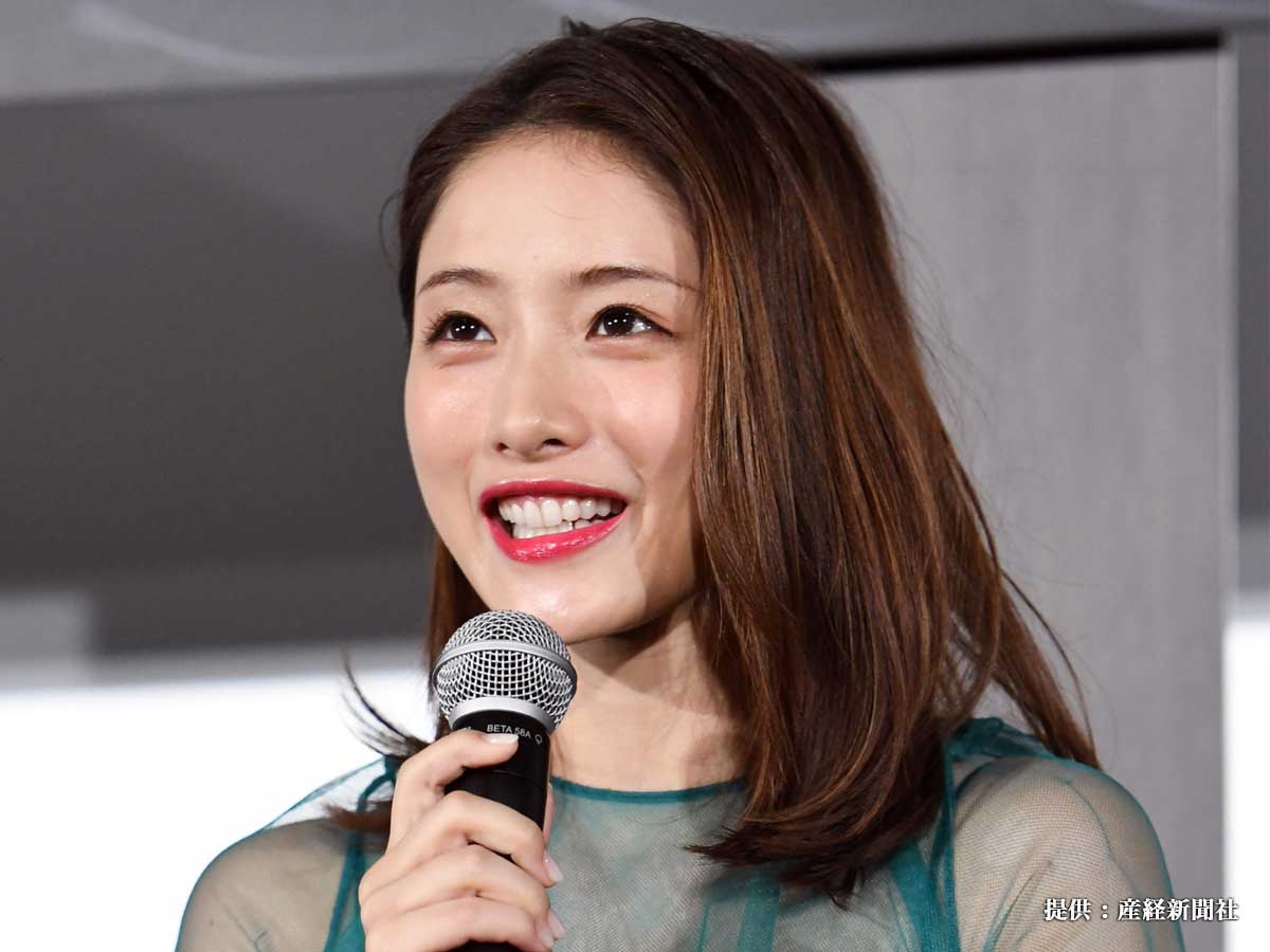 石原さとみ 結婚の馴れ初めを明かす 涙が出るほど温かい安心した気持ちに 年10月1日 Biglobeニュース